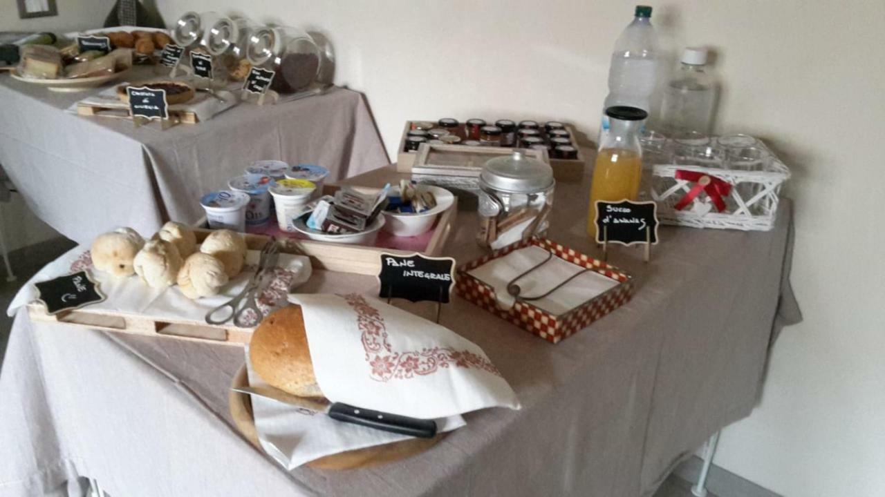 Sotto L'Ulivo Bed and Breakfast Mondavio Buitenkant foto